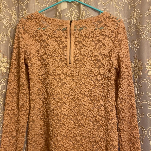 Lace zippered top - Picture 4 of 10